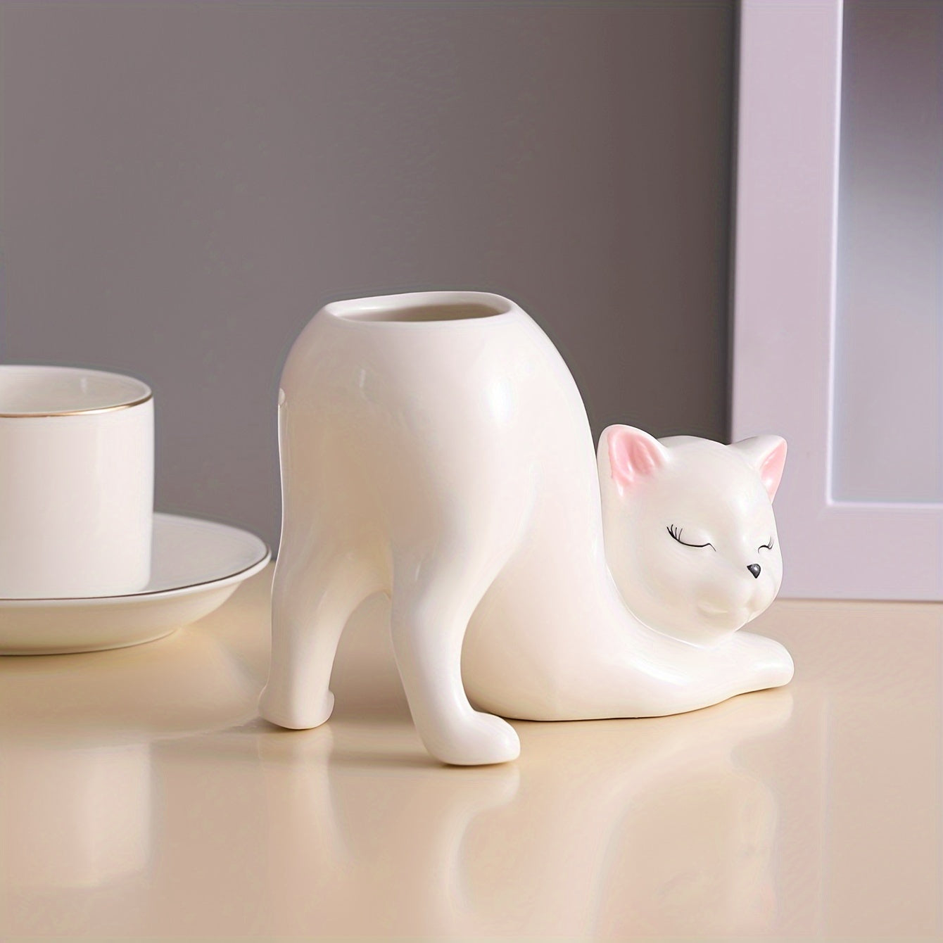 White Resin Cat Flowerpot