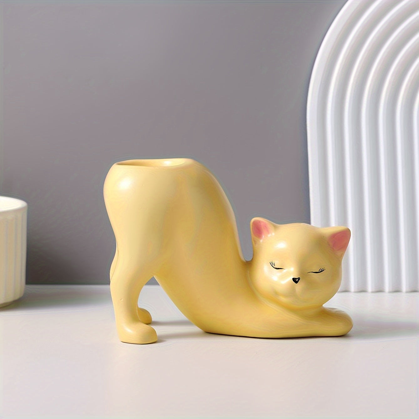 White Resin Cat Flowerpot