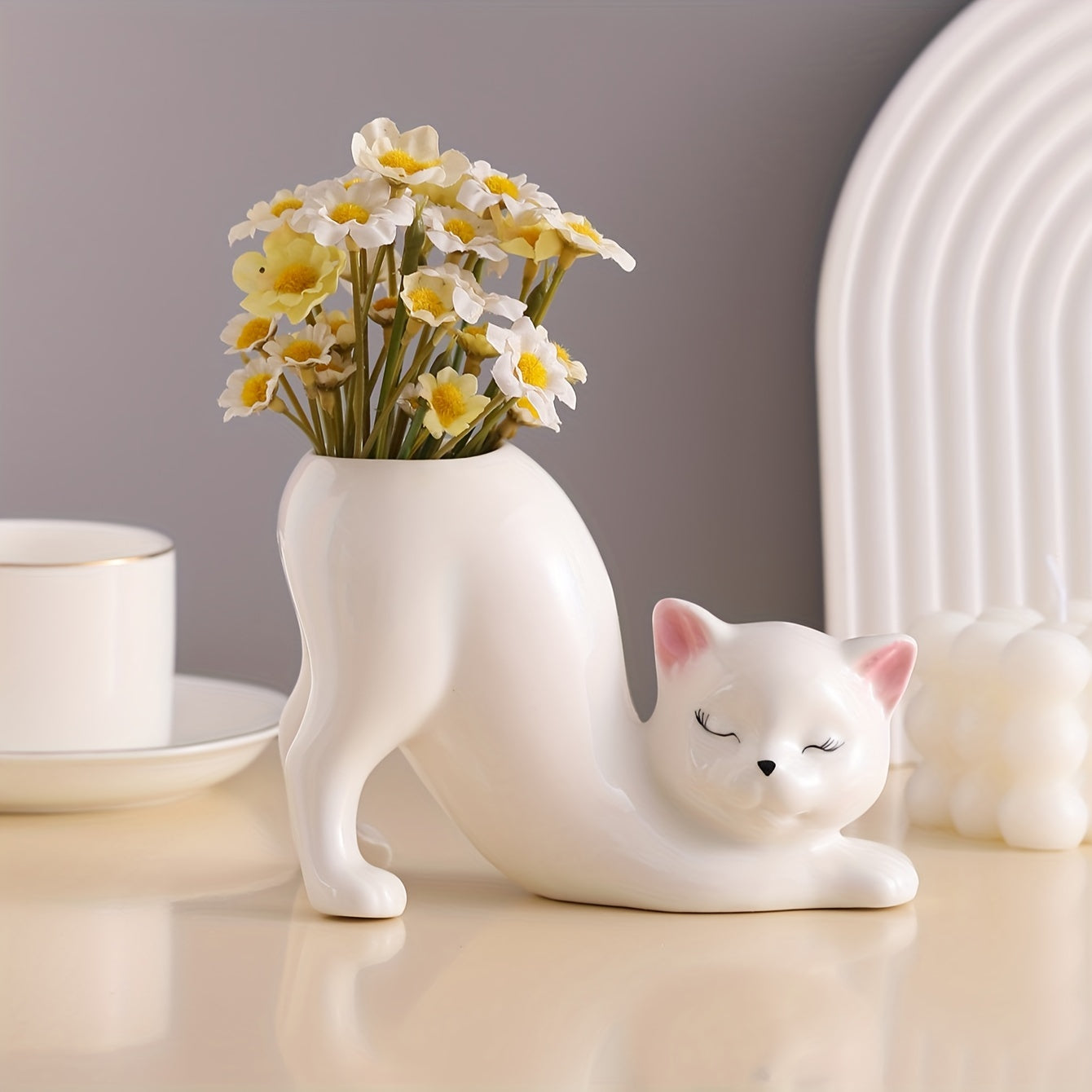 White Resin Cat Flowerpot